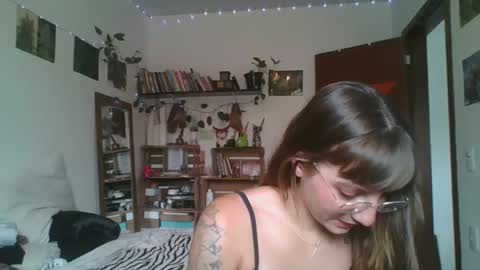 Snapshot of babydemon6 chatting on December 11, 2024, 1:17 pm babydemon6 online show from December 11, 2024, 1:17 pm