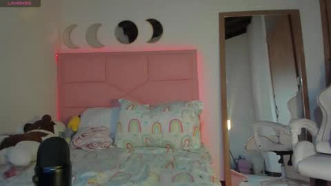 mia online show from November 12, 2025, 6:19 pm