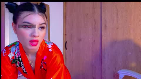 mia online show from December 4, 2025, 6:38 pm