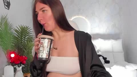 Sophia online show from September 15, 2025, 3:39 am