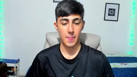 Snapshot of babymaik chatting on November 18, 2025, 5:12 am babymaik online show from November 18, 2025, 5:12 am