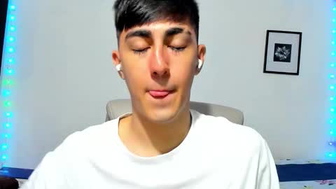 Snapshot of babymaik chatting on November 25, 2025, 10:04 am babymaik online show from November 25, 2025, 10:04 am