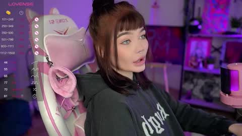 Snapshot of babyroxynill chatting on December 13, 2024, 11:06 pm Nika online show from December 13, 2024, 11:06 pm