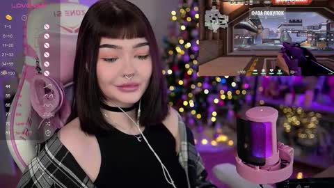 Snapshot of babyroxynill chatting on December 30, 2024, 1:37 am Nika online show from December 30, 2024, 1:37 am