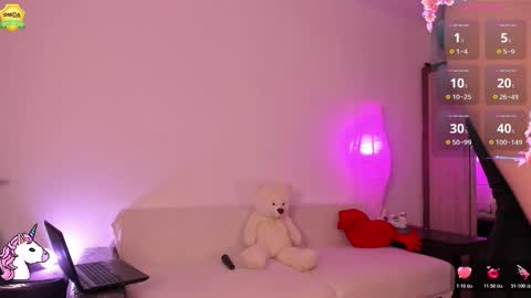 Snapshot of babyuniporn chatting on December 4, 2025, 8:12 am Eva online show from December 4, 2025, 8:12 am