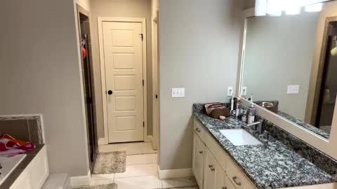 Snapshot of badboyson65 chatting on December 24, 2024, 2:43 am HotWifeFun32 online show from December 24, 2024, 2:43 am