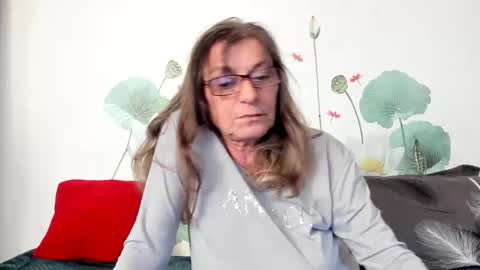 Gina online show from September 18, 2025, 1:02 pm
