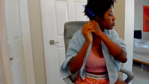 Snapshot of badgurldnay chatting on September 16, 2025, 3:24 pm badgurldnay online show from September 16, 2025, 3:24 pm