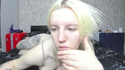 Snapshot of baiambel_mi chatting on September 9, 2025, 12:32 am holly online show from September 9, 2025, 12:32 am