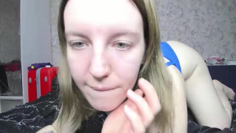 Snapshot of baiambel_mi chatting on September 11, 2025, 3:34 pm holly online show from September 11, 2025, 3:34 pm