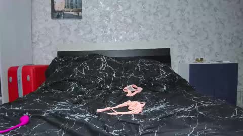 Snapshot of baiambel_mi chatting on October 31, 2025, 3:57 pm holly online show from October 31, 2025, 3:57 pm