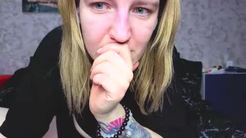 Snapshot of baiambel_mi chatting on November 25, 2025, 4:07 pm holly online show from November 25, 2025, 4:07 pm