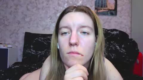 Snapshot of baiambel_mi chatting on December 5, 2025, 3:41 pm holly online show from December 5, 2025, 3:41 pm