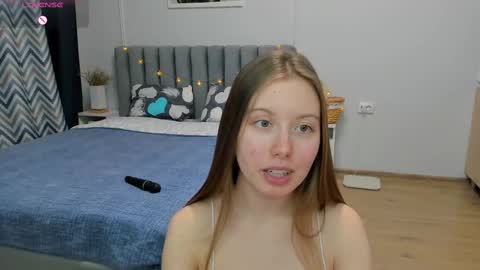Snapshot of bam_bi chatting on February 10, 2025, 12:39 pm Kira online show from February 10, 2025, 12:39 pm
