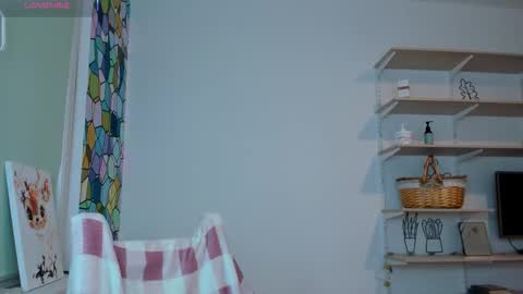 Kira online show from November 30, 2025, 1:48 pm