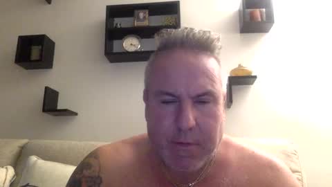 Snapshot of banana5289 chatting on December 4, 2024, 8:18 pm banana5289 online show from December 4, 2024, 8:18 pm
