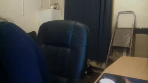 Snapshot of bangintoleather chatting on December 5, 2025, 2:42 am bangintoleather online show from December 5, 2025, 2:42 am