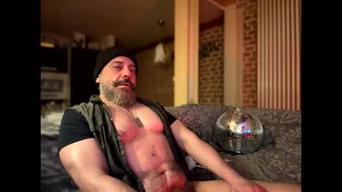 Snapshot of barba71 chatting on February 8, 2025, 12:28 am Military man 69 online show from February 8, 2025, 12:28 am