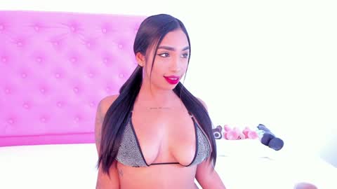 Snapshot of barbarahills_21 chatting on December 17, 2024, 10:22 pm Barbie Hills online show from December 17, 2024, 10:22 pm