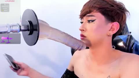 Snapshot of barbie_boy_ chatting on November 6, 2025, 5:30 am I work from home this is my room 3 online show from November 6, 2025, 5:30 am