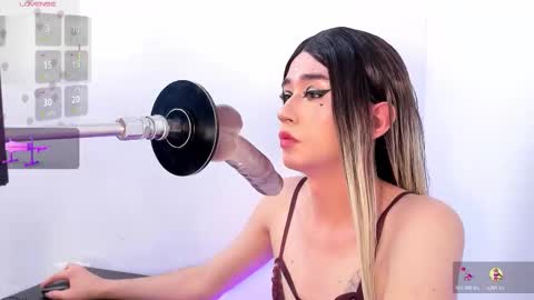 Snapshot of barbie_boy_ chatting on November 7, 2025, 5:40 am I work from home this is my room 3 online show from November 7, 2025, 5:40 am