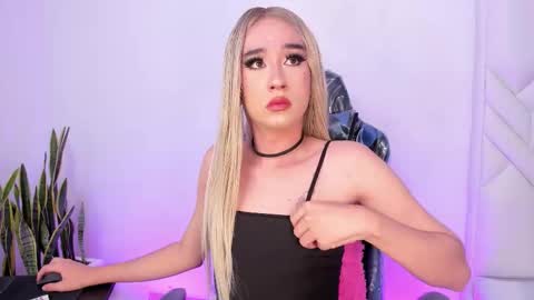 Snapshot of barbie_boy_ chatting on December 14, 2025, 8:41 am I work from home this is my room 3 online show from December 14, 2025, 8:41 am