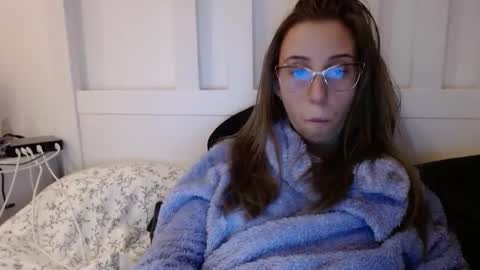 Lena online show from November 26, 2025, 2:29 pm