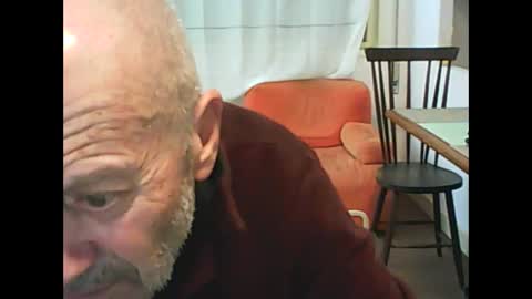 Snapshot of bassluis chatting on October 6, 2025, 1:14 am bassluis online show from October 6, 2025, 1:14 am