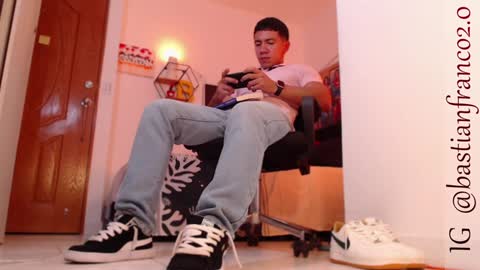 Snapshot of bastian_franco01 chatting on December 2, 2024, 4:09 am Bastian Independent Model online show from December 2, 2024, 4:09 am