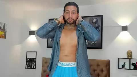 Snapshot of bastian_jones1 chatting on September 9, 2025, 10:20 pm bastian_jones1 online show from September 9, 2025, 10:20 pm