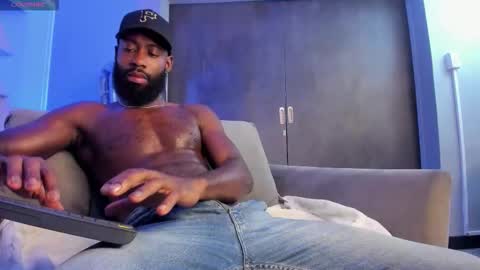 Snapshot of bastianrivas chatting on November 10, 2025, 12:04 pm Bastian. online show from November 10, 2025, 12:04 pm