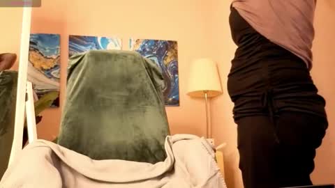 battymoll online show from October 22, 2025, 3:23 pm