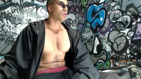 Snapshot of bbc_monster1 chatting on December 19, 2024, 11:35 pm Justin online show from December 19, 2024, 11:35 pm