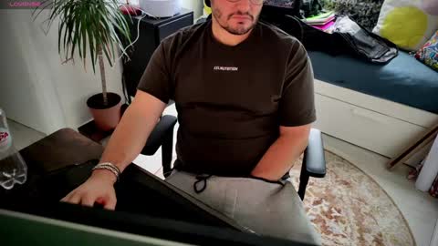 Snapshot of bbking1980 chatting on December 2, 2024, 2:08 pm CallMeDaddy online show from December 2, 2024, 2:08 pm