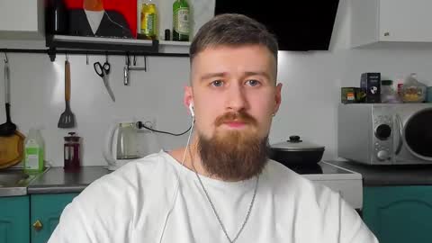 Snapshot of bearded_legend chatting on February 18, 2025, 10:14 pm Zeus online show from February 18, 2025, 10:14 pm