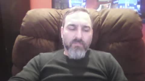 Snapshot of beardedambition chatting on December 24, 2024, 6:39 pm beardedambition online show from December 24, 2024, 6:39 pm