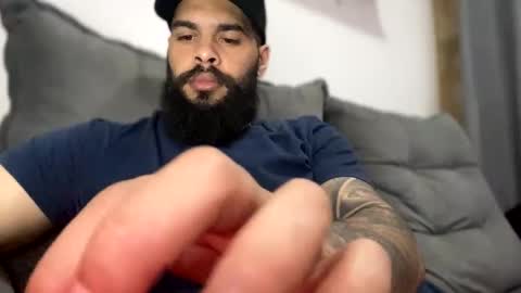 Snapshot of beardmax chatting on October 8, 2025, 6:11 am Min online show from October 8, 2025, 6:11 am