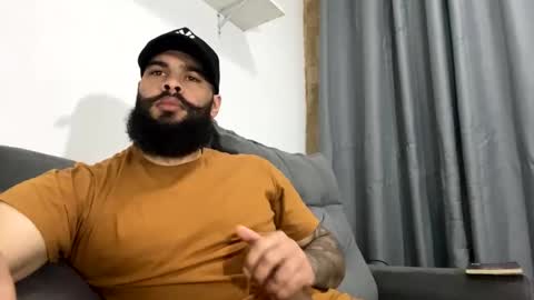 Snapshot of beardmax chatting on October 17, 2025, 6:05 am Min online show from October 17, 2025, 6:05 am