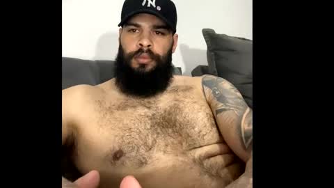 Snapshot of beardmax chatting on October 18, 2025, 6:48 am Min online show from October 18, 2025, 6:48 am