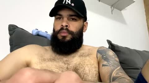 Snapshot of beardmax chatting on October 19, 2025, 7:09 am Min online show from October 19, 2025, 7:09 am