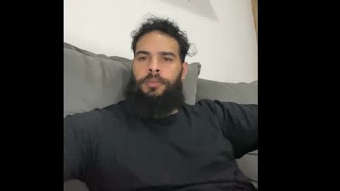 Snapshot of beardmax chatting on November 4, 2025, 5:28 am Min online show from November 4, 2025, 5:28 am