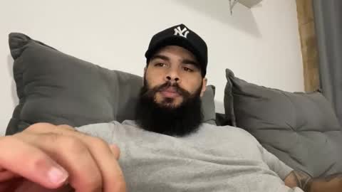 Snapshot of beardmax chatting on November 10, 2025, 6:12 am Min online show from November 10, 2025, 6:12 am