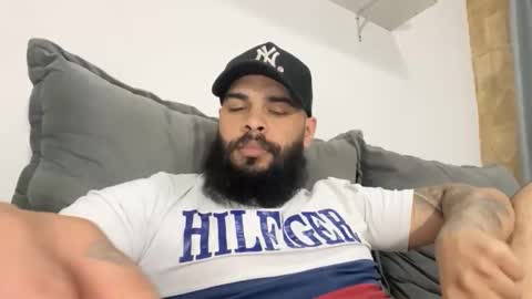 Snapshot of beardmax chatting on November 27, 2025, 9:06 pm Min online show from November 27, 2025, 9:06 pm