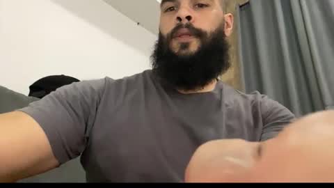 Snapshot of beardmax chatting on December 1, 2025, 6:18 am Min online show from December 1, 2025, 6:18 am