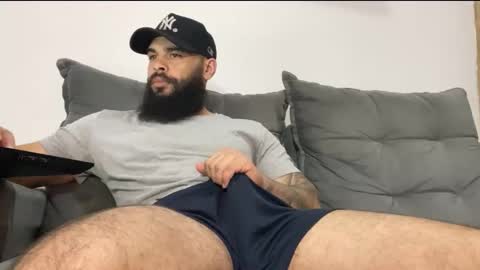 Snapshot of beardmax chatting on December 4, 2025, 5:28 am Min online show from December 4, 2025, 5:28 am