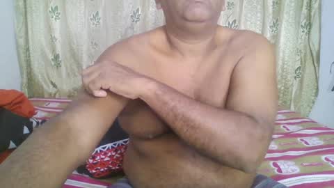 Snapshot of beargryzzly chatting on January 5, 2025, 1:56 am Grizzly online show from January 5, 2025, 1:56 am