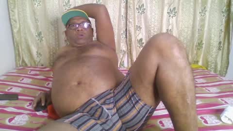 Snapshot of beargryzzly chatting on January 12, 2025, 4:10 am Grizzly online show from January 12, 2025, 4:10 am