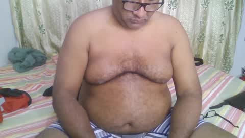 Snapshot of beargryzzly chatting on January 21, 2025, 2:43 am Grizzly online show from January 21, 2025, 2:43 am