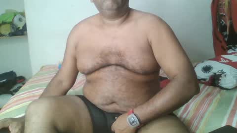 Snapshot of beargryzzly chatting on January 28, 2025, 5:22 am Grizzly online show from January 28, 2025, 5:22 am