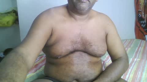 Snapshot of beargryzzly chatting on January 28, 2025, 9:19 pm Grizzly online show from January 28, 2025, 9:19 pm